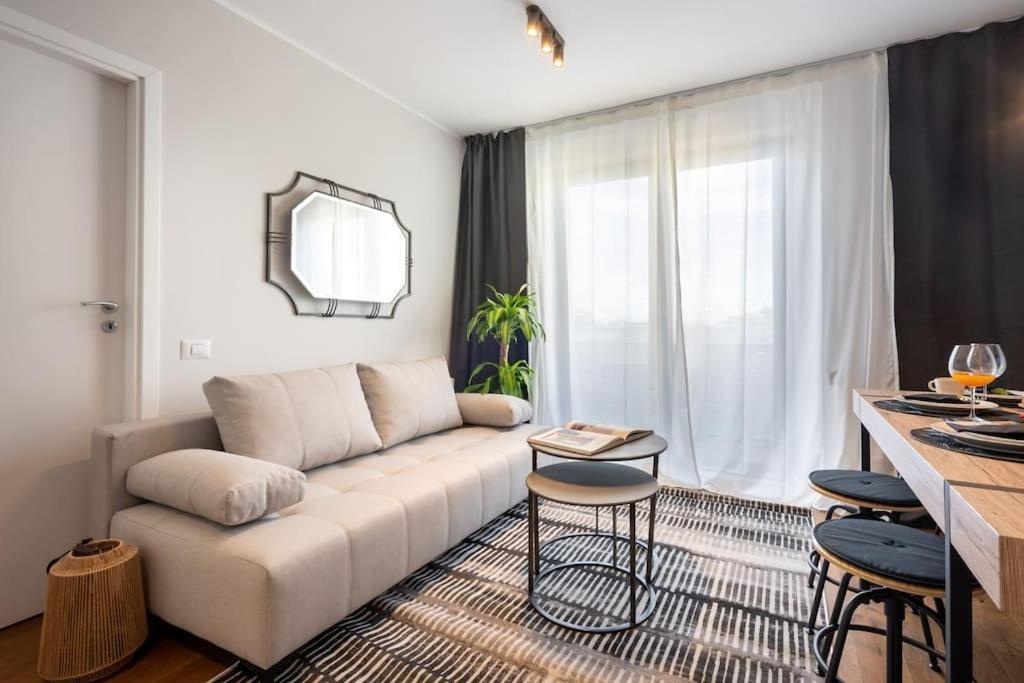 Stunning Views 2Br Midtown Flat - Charming Balcony Apartment Bucharest Exterior photo