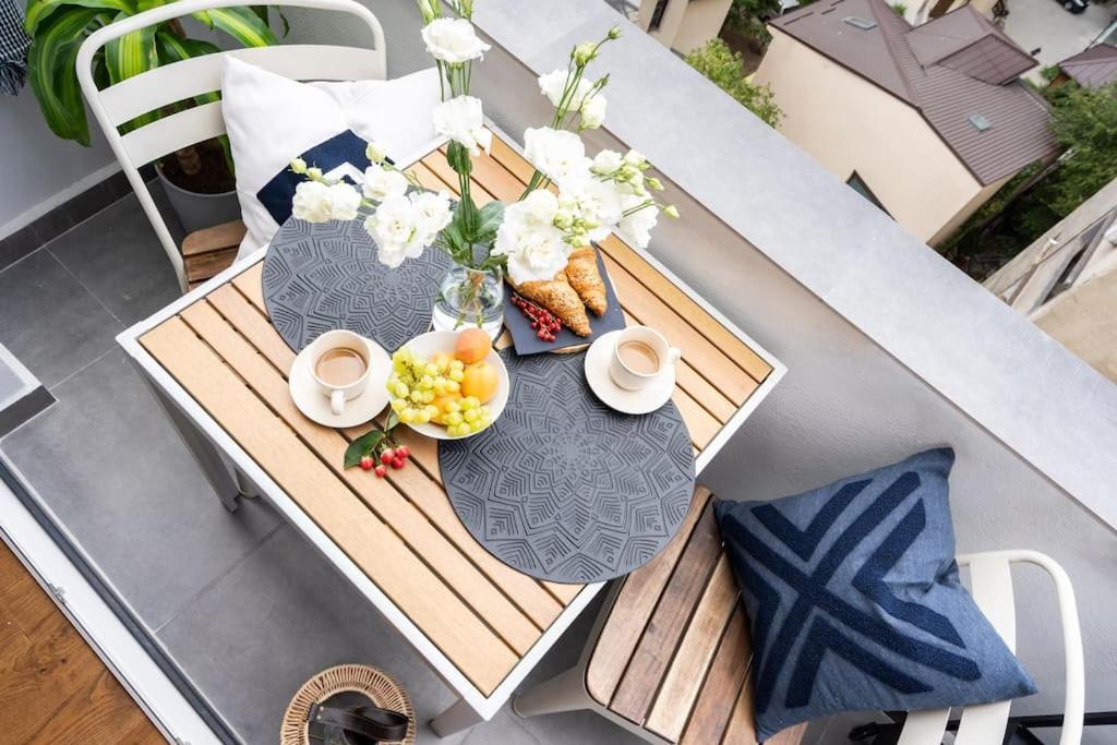 Stunning Views 2Br Midtown Flat - Charming Balcony Apartment Bucharest Exterior photo